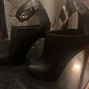 Guess - Size 5 black heels
